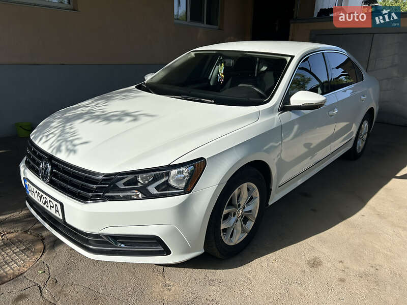 Седан Volkswagen Passat 2015 в 