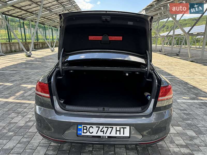Седан Volkswagen Passat 2016 в Львове