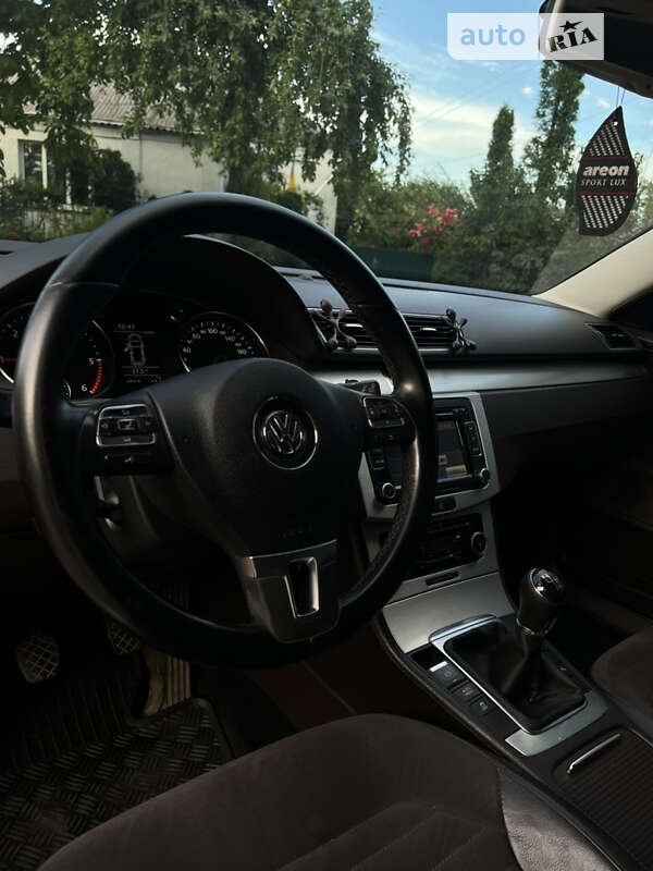Універсал Volkswagen Passat 2011 в Умані