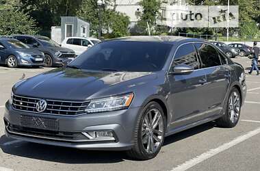 Седан Volkswagen Passat 2017 в Киеве