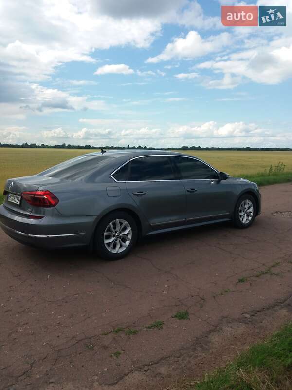 Седан Volkswagen Passat 2016 в Сумах