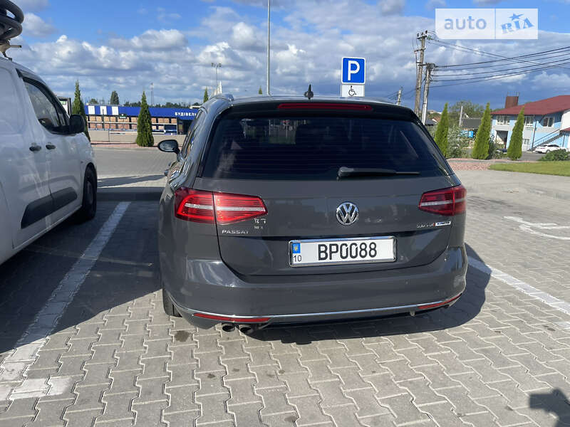 Универсал Volkswagen Passat 2015 в Вишневом