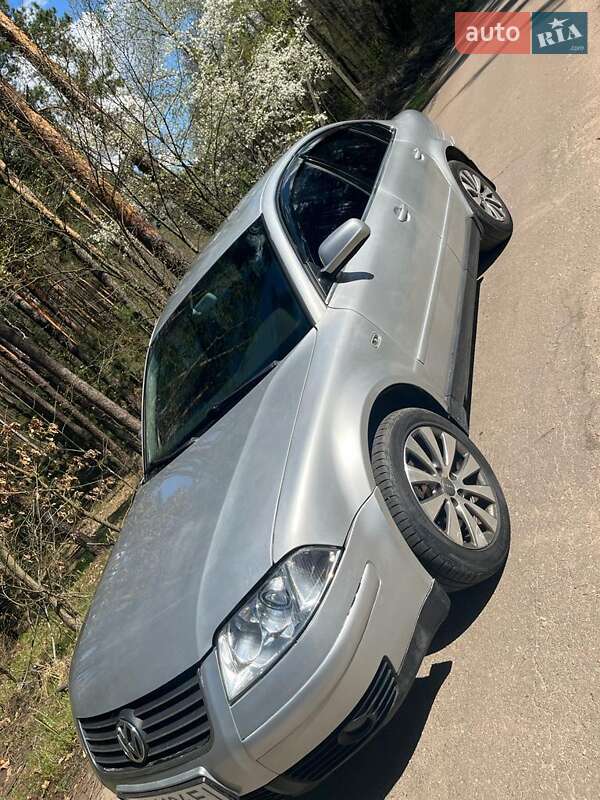 Седан Volkswagen Passat 2001 в Киеве