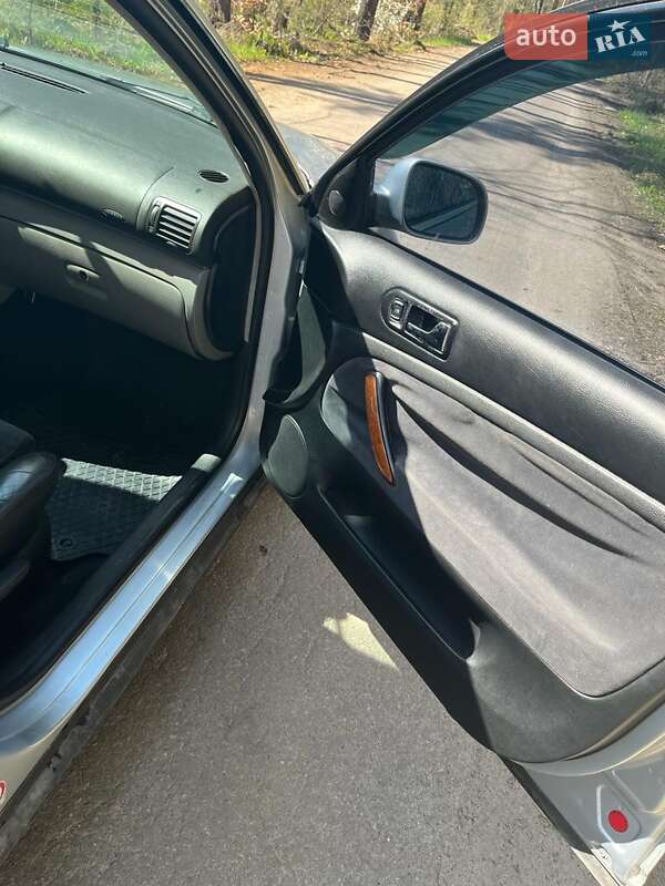 Седан Volkswagen Passat 2001 в Киеве