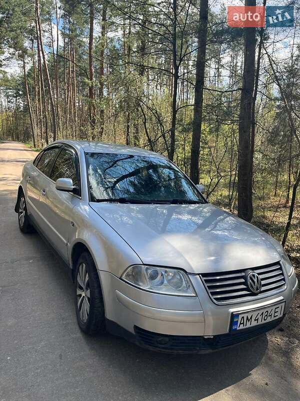 Седан Volkswagen Passat 2001 в Киеве