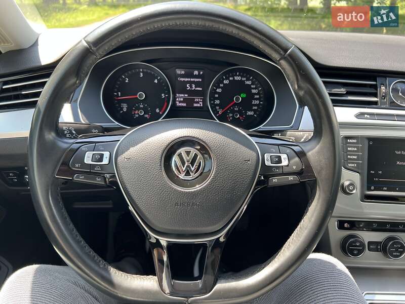 Універсал Volkswagen Passat 2017 в Кельменцях
