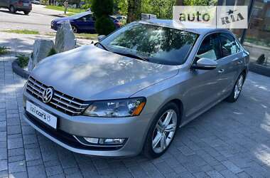 Седан Volkswagen Passat 2012 в Львове