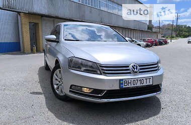 Седан Volkswagen Passat 2013 в Одесі