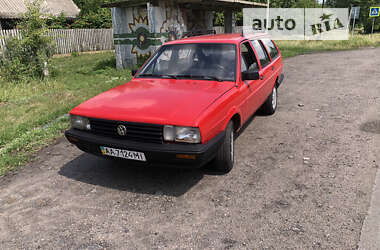 Универсал Volkswagen Passat 1988 в Хороле