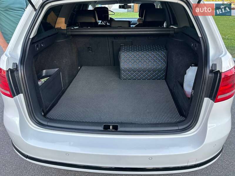 Універсал Volkswagen Passat 2013 в Дніпрі