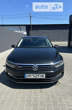 Універсал Volkswagen Passat 2015 в Житомирі