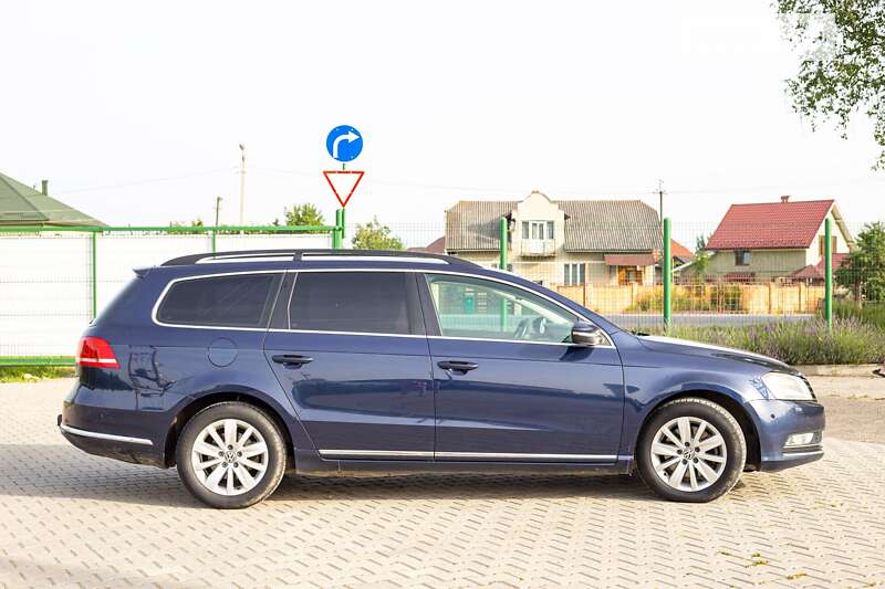 Універсал Volkswagen Passat 2012 в Івано-Франківську