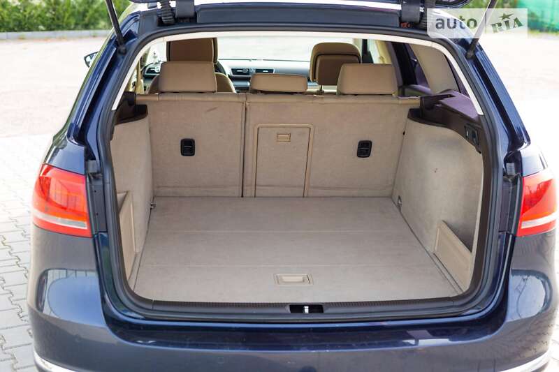 Універсал Volkswagen Passat 2012 в Івано-Франківську