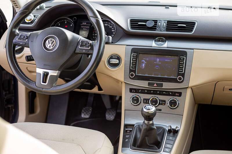 Універсал Volkswagen Passat 2012 в Івано-Франківську