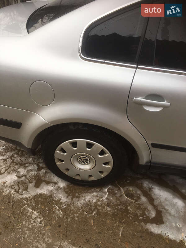 Седан Volkswagen Passat 2004 в Косові