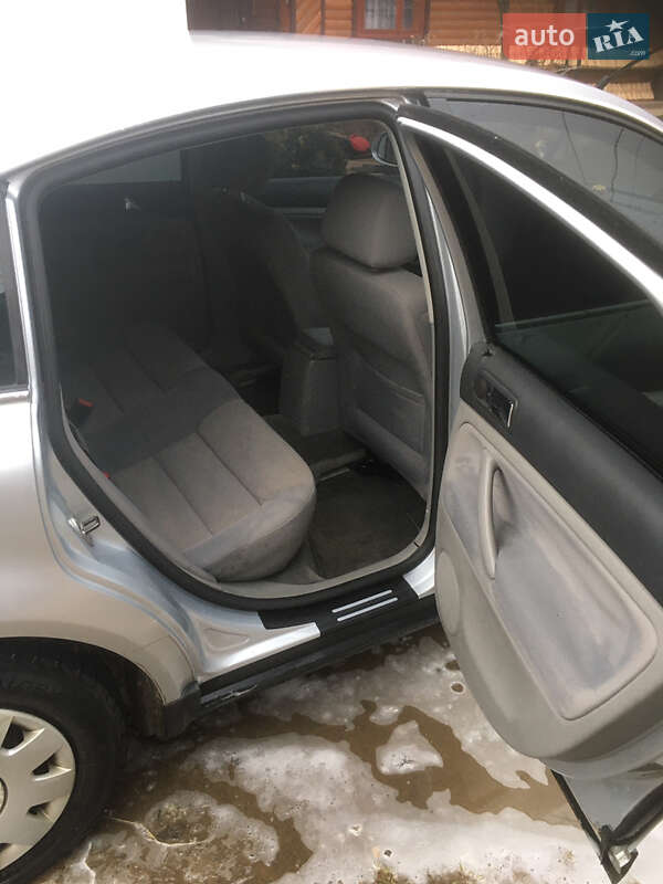 Седан Volkswagen Passat 2004 в Косові