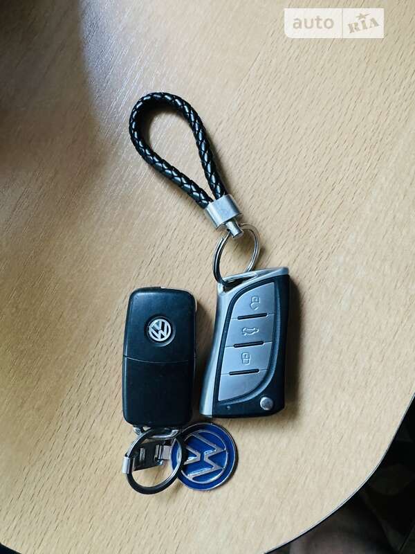 Седан Volkswagen Passat 2013 в Ивано-Франковске