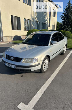 Седан Volkswagen Passat 1998 в Черкассах