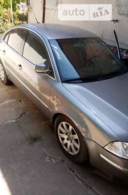 Седан Volkswagen Passat 2001 в Чернівцях