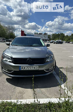 Седан Volkswagen Passat 2013 в Харькове