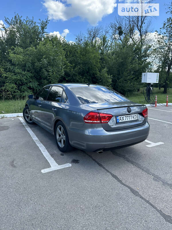 Седан Volkswagen Passat 2013 в Харкові