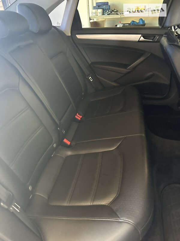 Седан Volkswagen Passat 2013 в Харкові