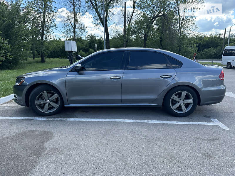 Седан Volkswagen Passat 2013 в Харкові