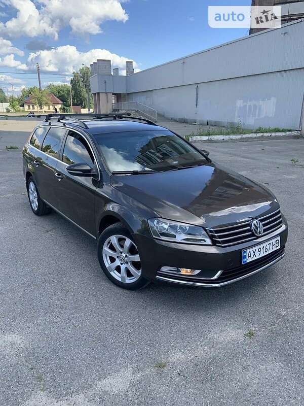 Універсал Volkswagen Passat 2012 в Харкові