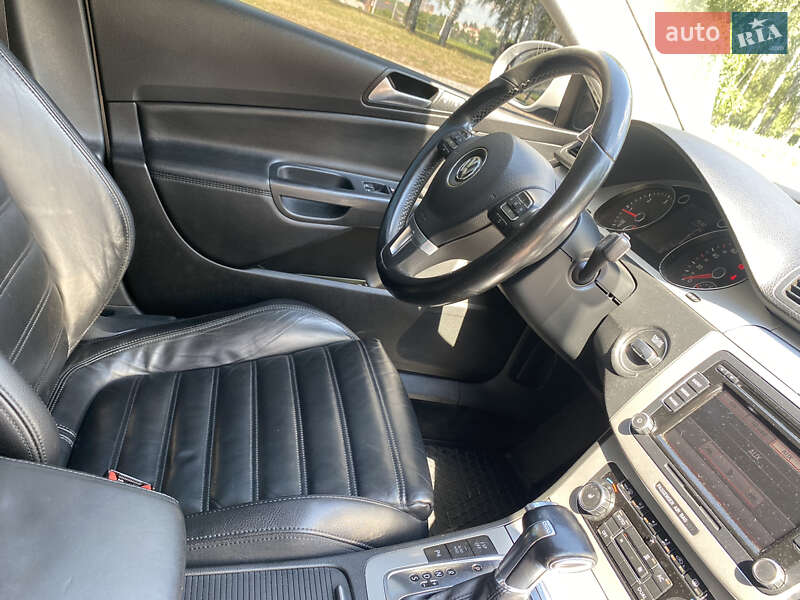 Универсал Volkswagen Passat 2010 в Житомире