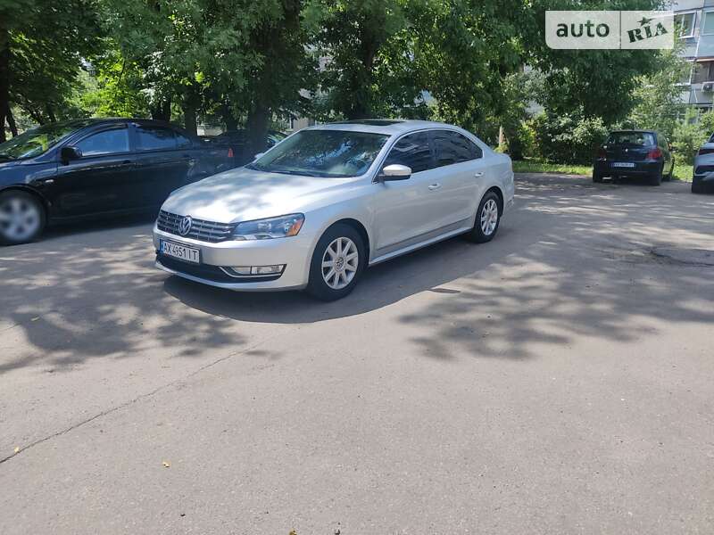 Седан Volkswagen Passat 2013 в Харкові