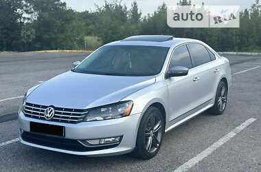 Седан Volkswagen Passat 2014 в Чернівцях