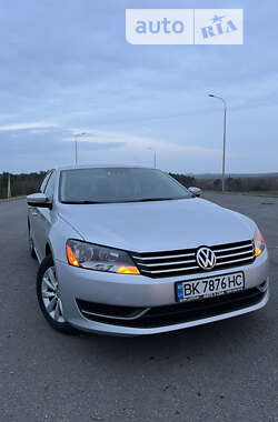 Седан Volkswagen Passat 2014 в Ровно