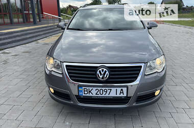 Універсал Volkswagen Passat 2007 в Здолбуніві