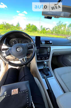 Седан Volkswagen Passat 2011 в Самборі