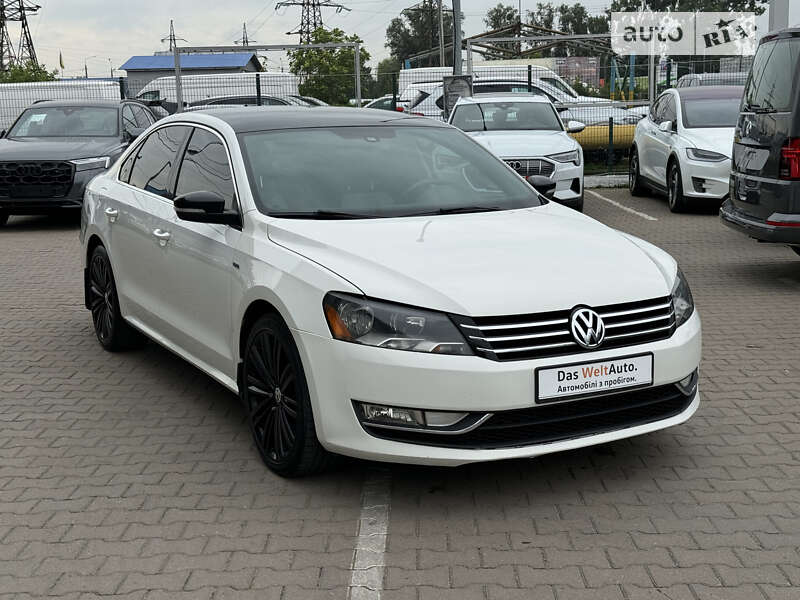 Седан Volkswagen Passat 2014 в Чернівцях