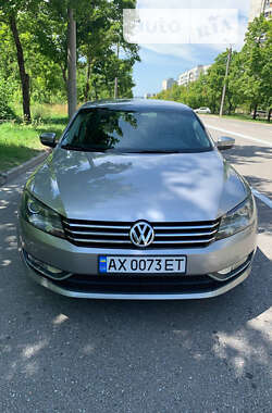 Седан Volkswagen Passat 2013 в Харкові