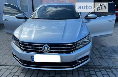 Седан Volkswagen Passat 2016 в Львове