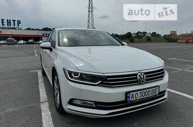 Седан Volkswagen Passat 2017 в Ужгороді