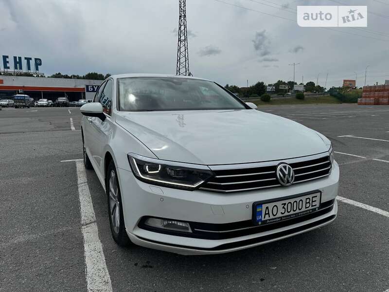 Седан Volkswagen Passat 2017 в Ужгороде