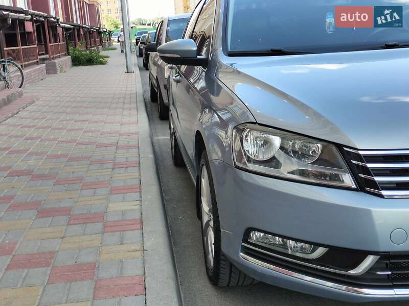Седан Volkswagen Passat 2012 в Києві
