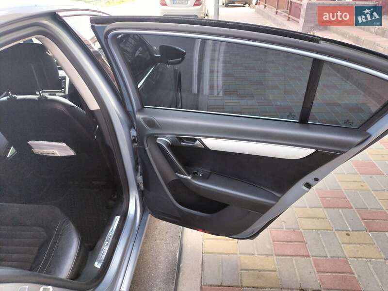Седан Volkswagen Passat 2012 в Києві