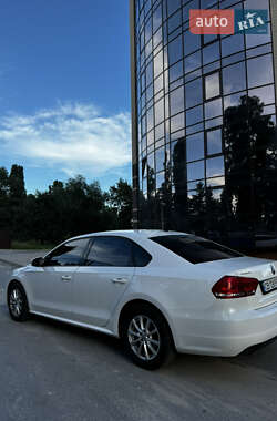 Седан Volkswagen Passat 2014 в 
