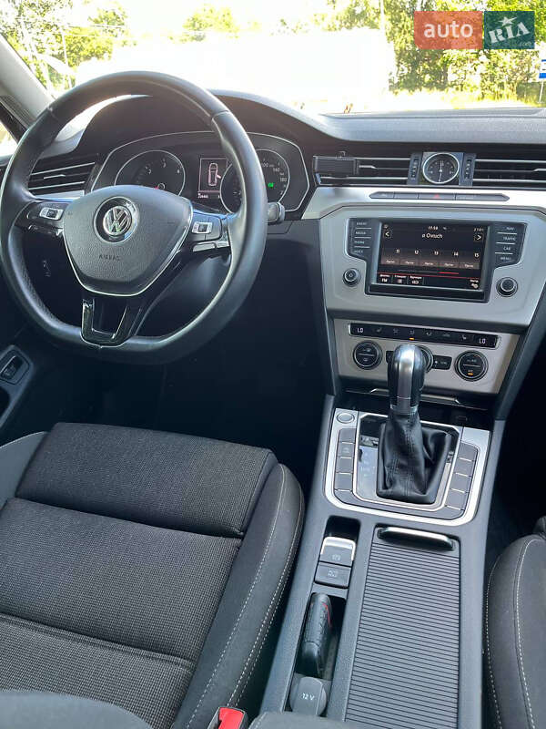 Универсал Volkswagen Passat 2015 в Овруче