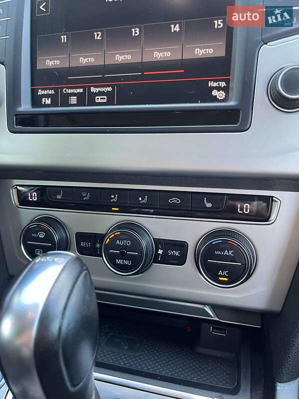 Универсал Volkswagen Passat 2015 в Овруче