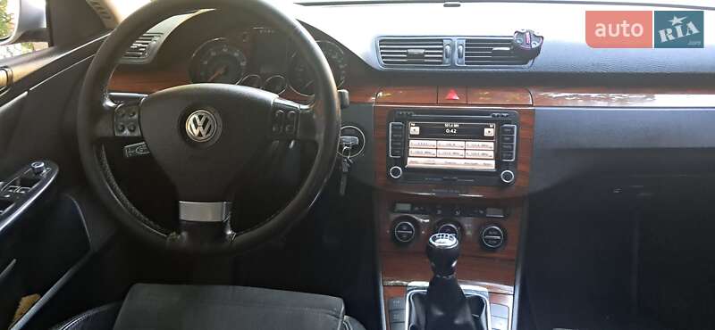 Седан Volkswagen Passat 2006 в Одессе