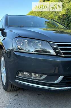 Універсал Volkswagen Passat 2012 в Дніпрі