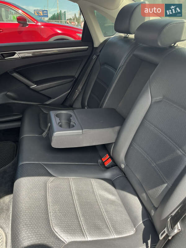 Седан Volkswagen Passat 2016 в Києві