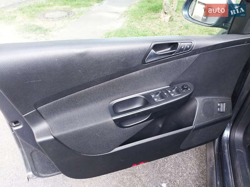 Универсал Volkswagen Passat 2009 в Киеве