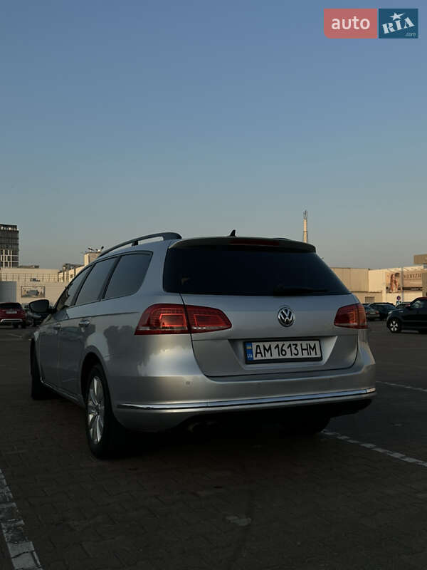 Універсал Volkswagen Passat 2012 в Житомирі