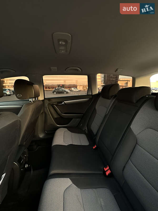 Універсал Volkswagen Passat 2012 в Житомирі